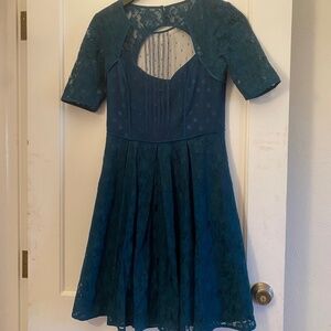 BCBG MaxAzria Emerald Green Lacy Party Dress- size 2